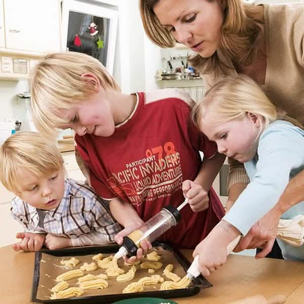 100-Piece: Parchment Baking Paper Disposable Mats by DailySale