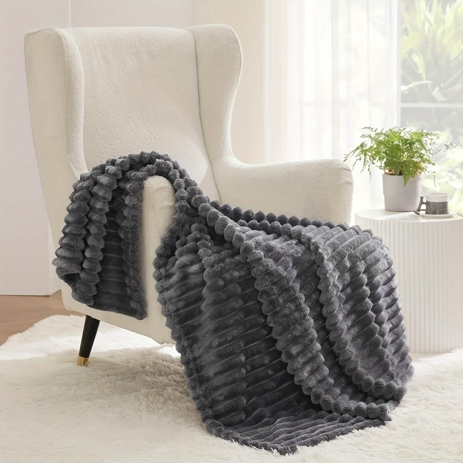 Ultra-Soft Double-Sided Fleece Blanket – Gray (All-Season) by DailySale