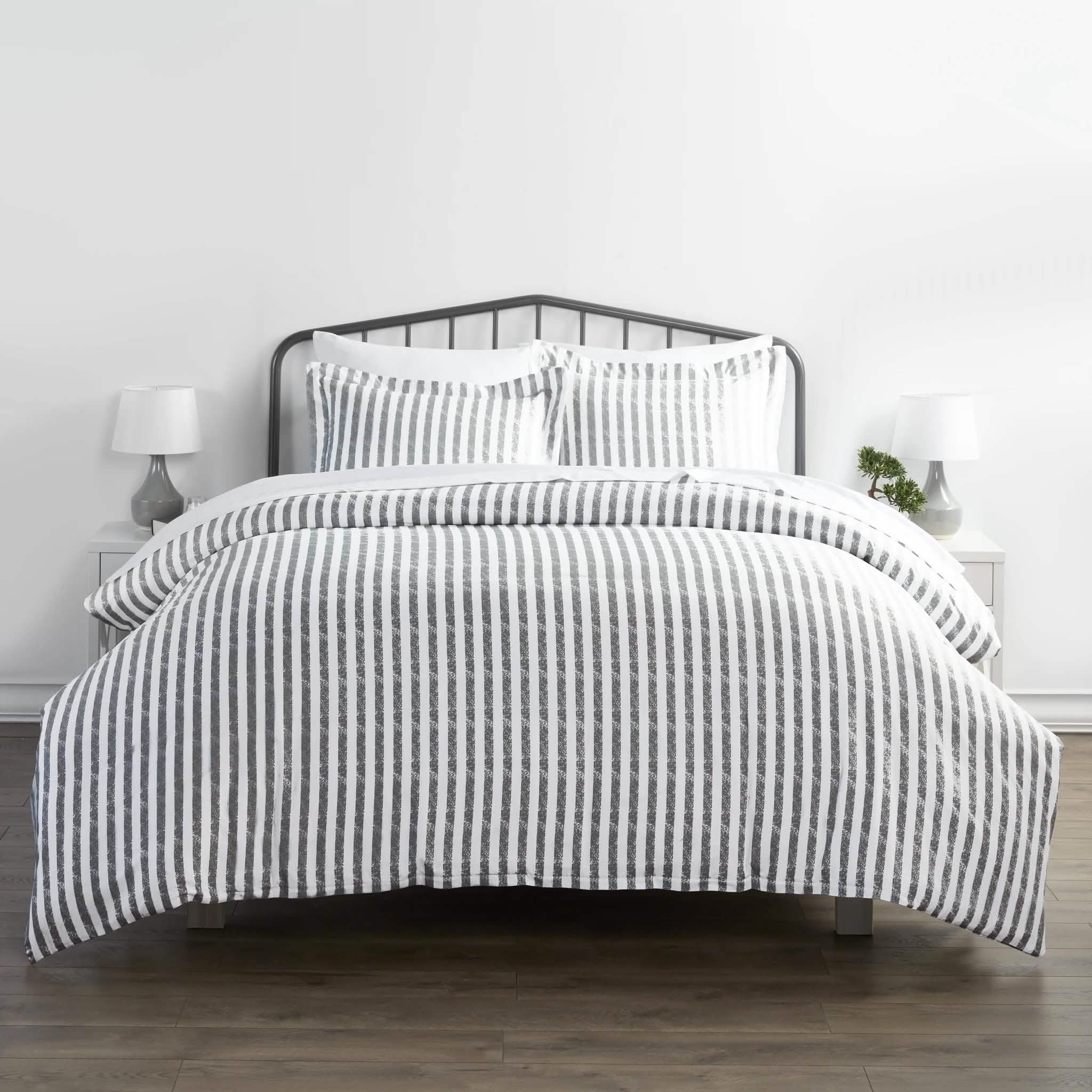 3-Piece Set: Rugged Stripes Patterned Duvet Cover by DailySale