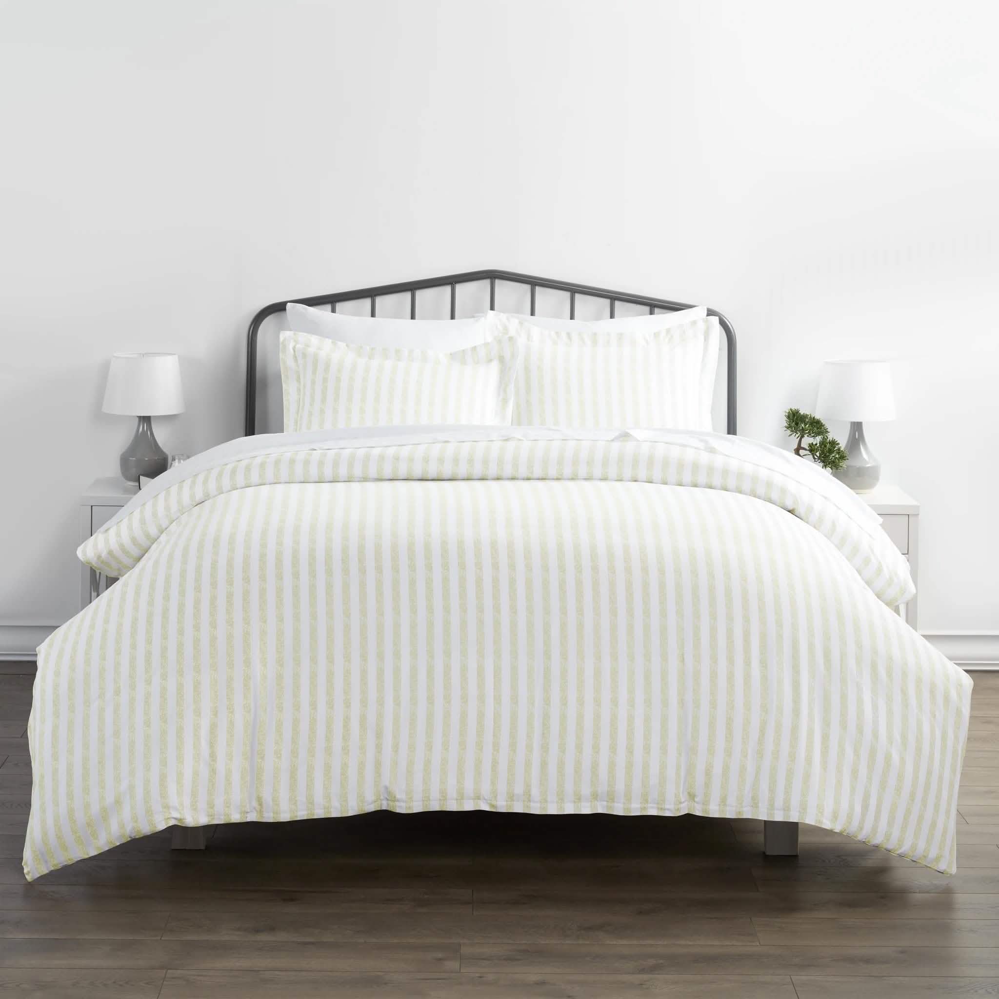 3-Piece Set: Rugged Stripes Patterned Duvet Cover by DailySale