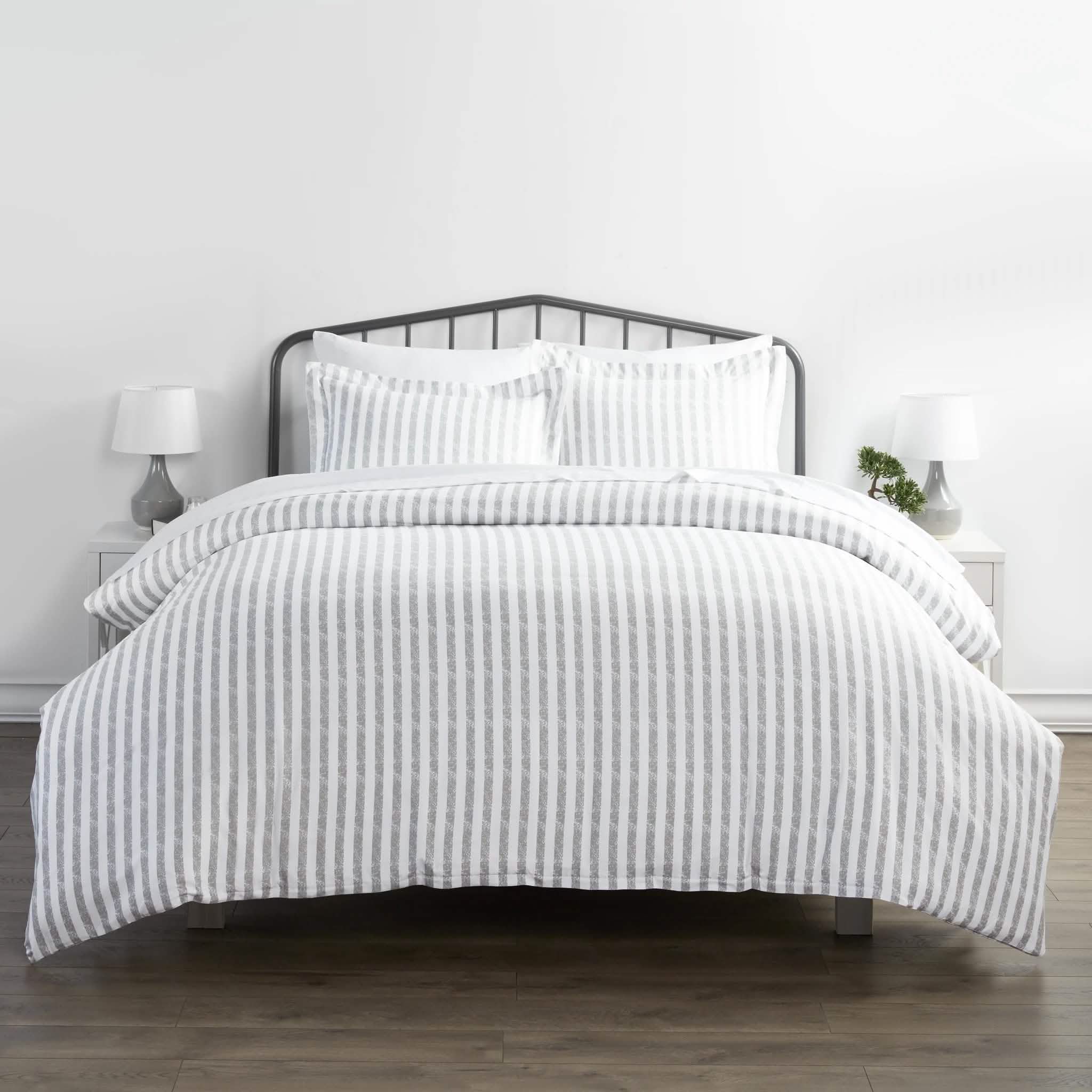 3-Piece Set: Rugged Stripes Patterned Duvet Cover by DailySale