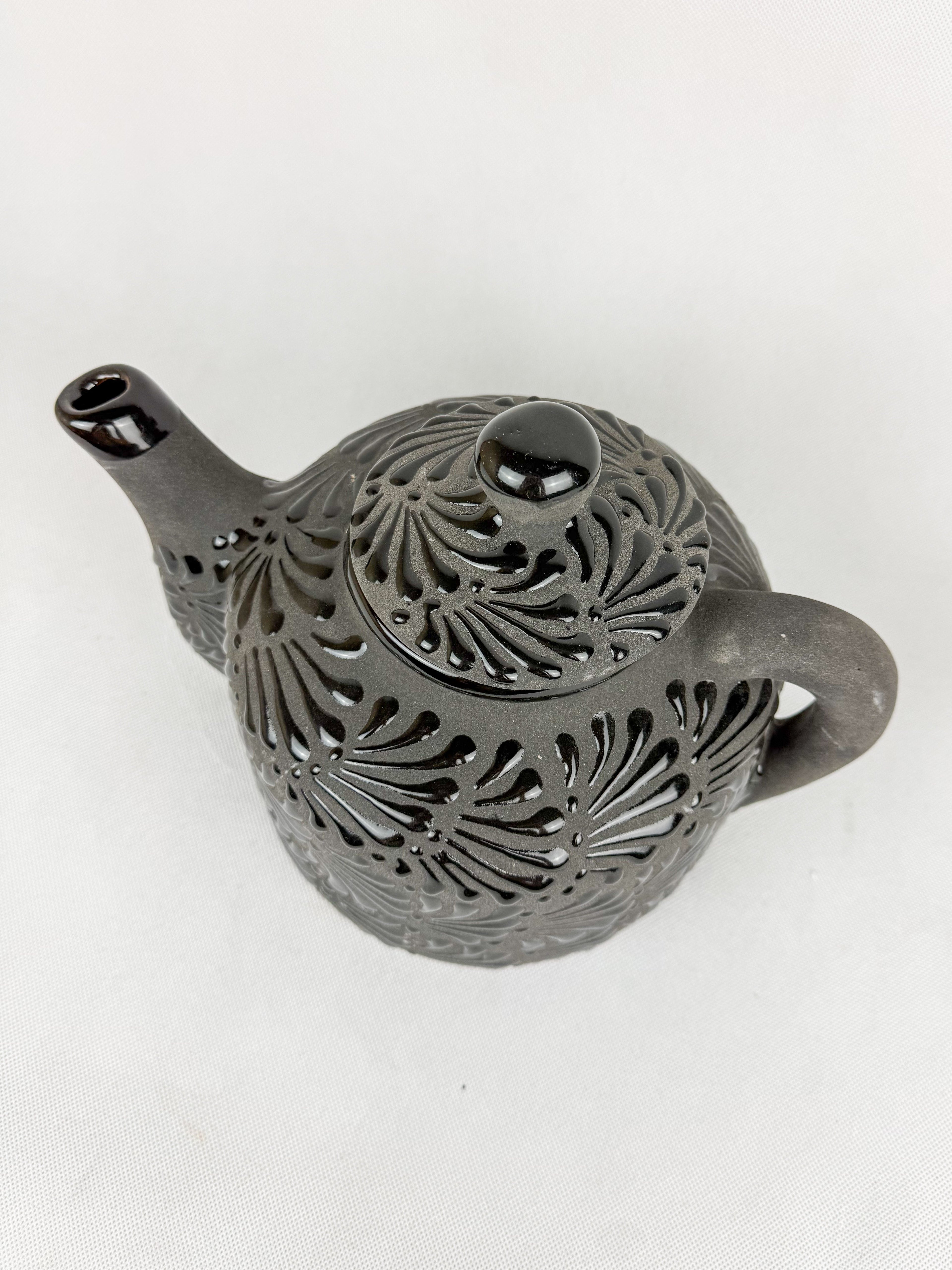 Mexican Talavera Style Tea Pot Coffee Pot Black- Tetera Barro Engobe by TheMexHub