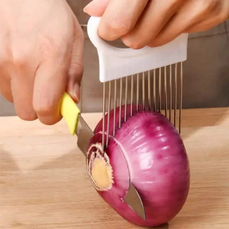 4-Pieces: All-In-One Onion Holder Slicer Set by DailySale
