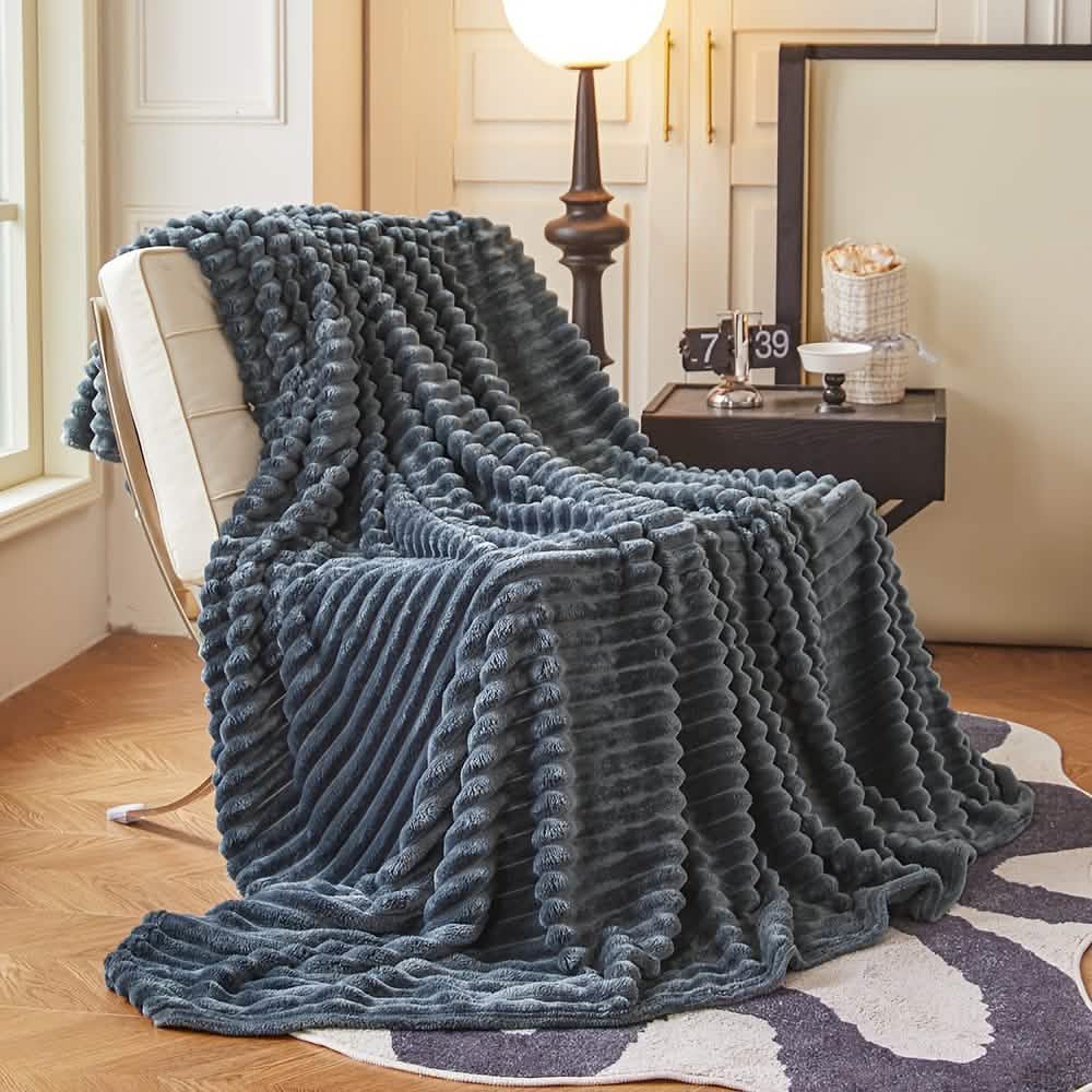 Ultra-Soft Double-Sided Fleece Blanket – Gray (All-Season) by DailySale
