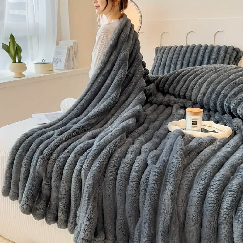 Ultra-Soft Double-Sided Fleece Blanket – Gray (All-Season) by DailySale