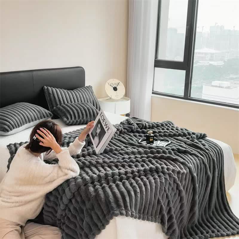Ultra-Soft Double-Sided Fleece Blanket – Gray (All-Season) by DailySale