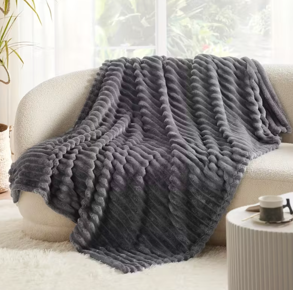 Ultra-Soft Double-Sided Fleece Blanket – Gray (All-Season) by DailySale