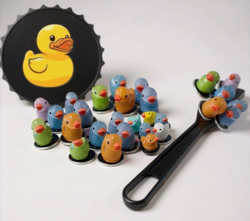 Fichas Luminosas de Patitos con Pala Magnetica y Corcholata Resin Filler Luminous Chips Duckies for Bingo Cards with Magnetic Wand and Container by Chica Mexico