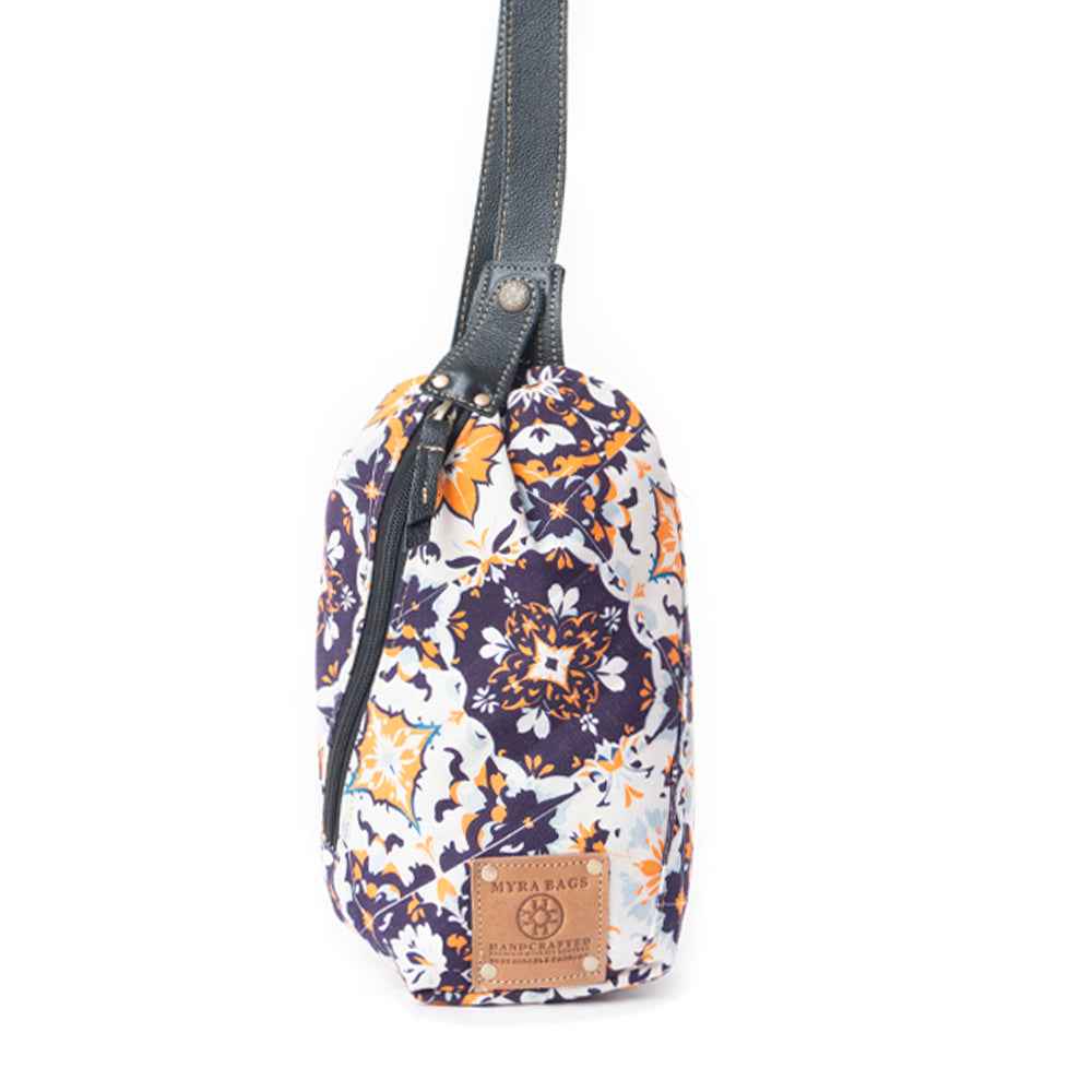 Oasis Blooms Fanny Pack Bag In Black & White