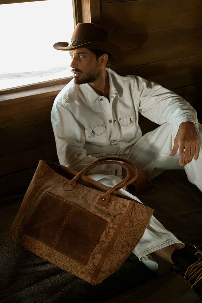 Yellowstone Chief Weekender Bag with Pockets in Amber