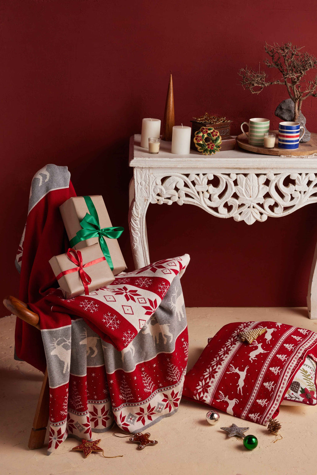 Reindeer In A Row Throw