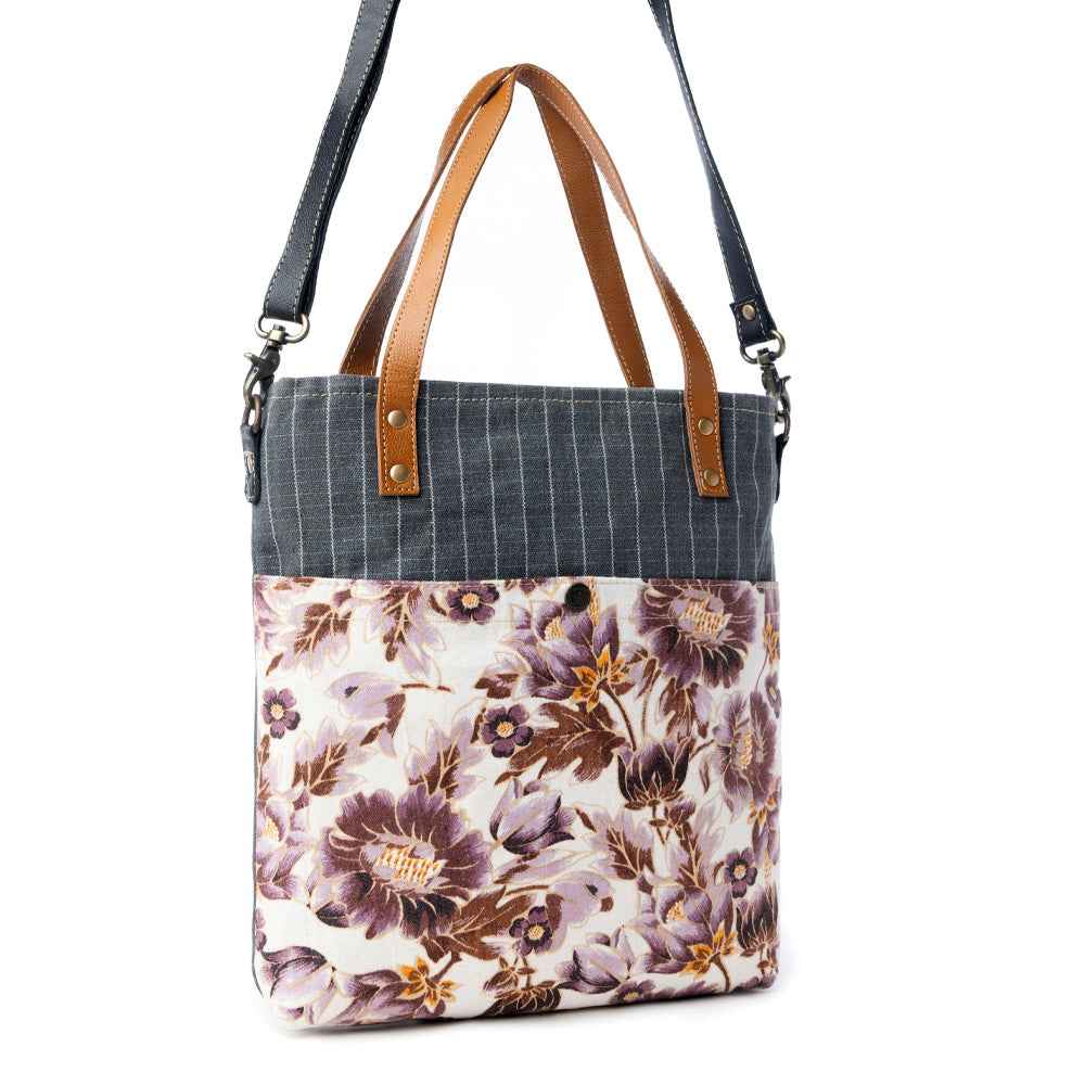 Peonieâ€™s Pleasure Tote Bag