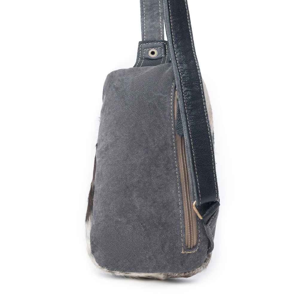 Robnette Ranch Fanny-Pack Bag in Dark & White