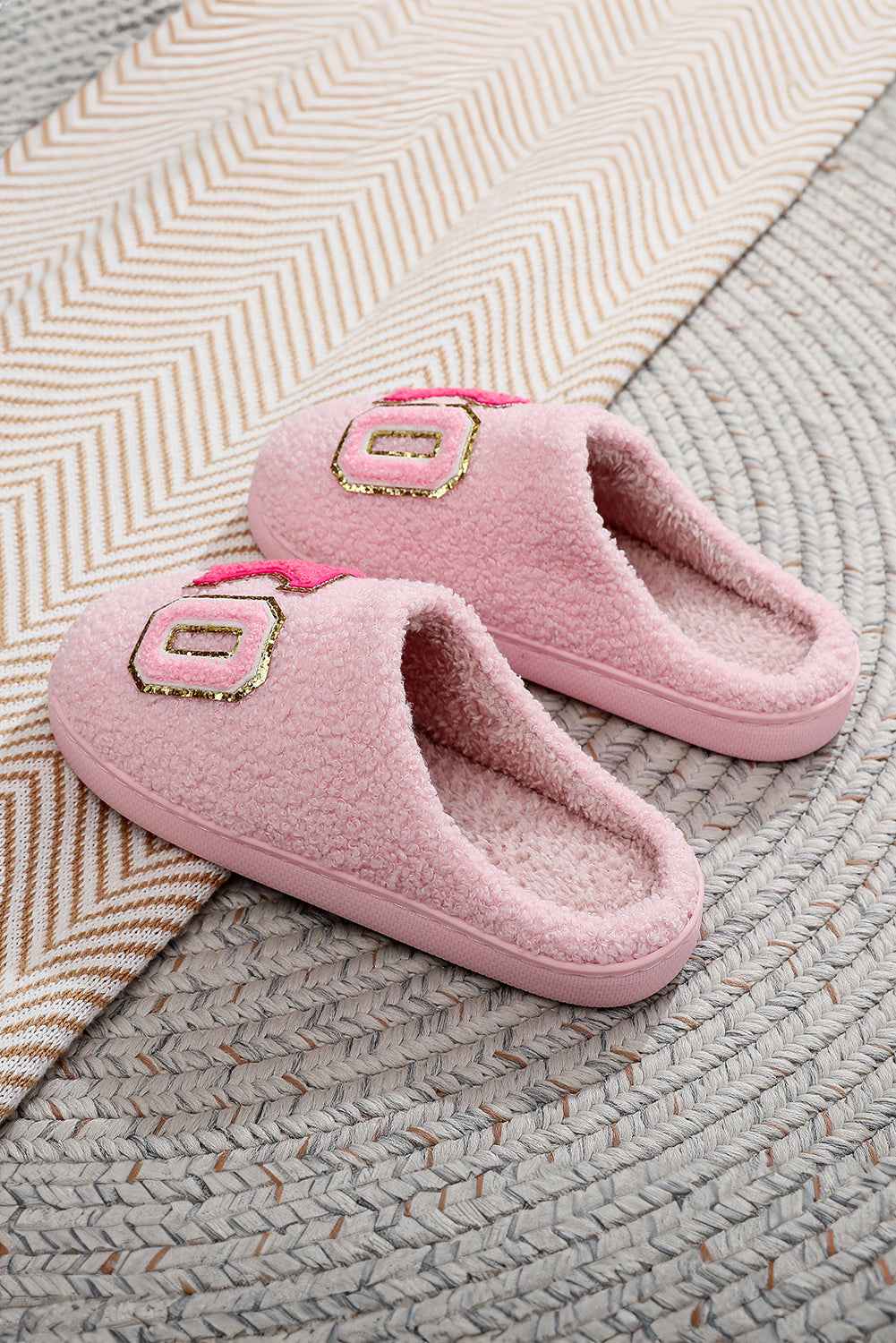 Pink XOXO Letter Graphic Plush Winter Slippers