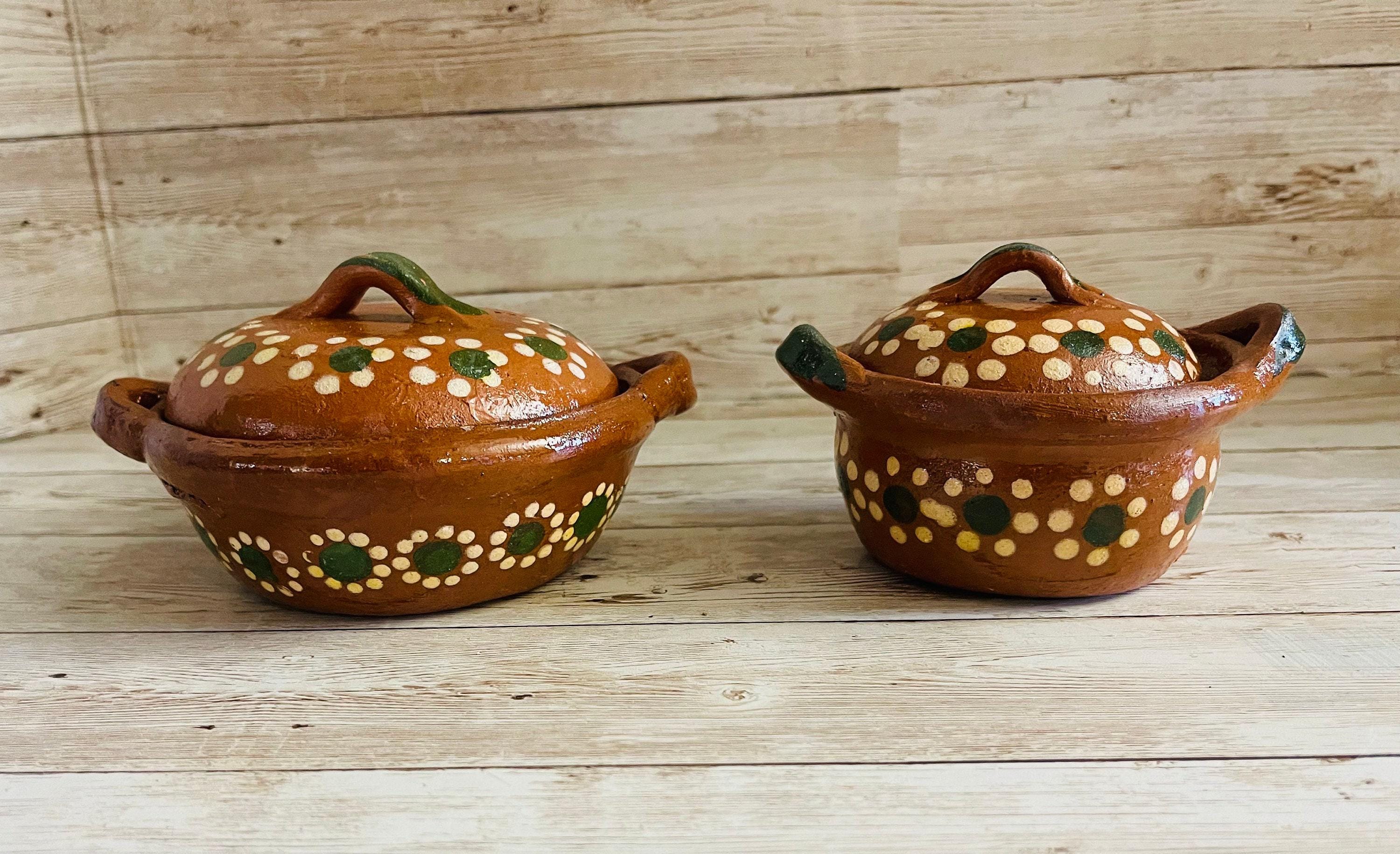 2 Mini Cazuelitas de Barro 2 Mini Clay Pots by Chica Mexico