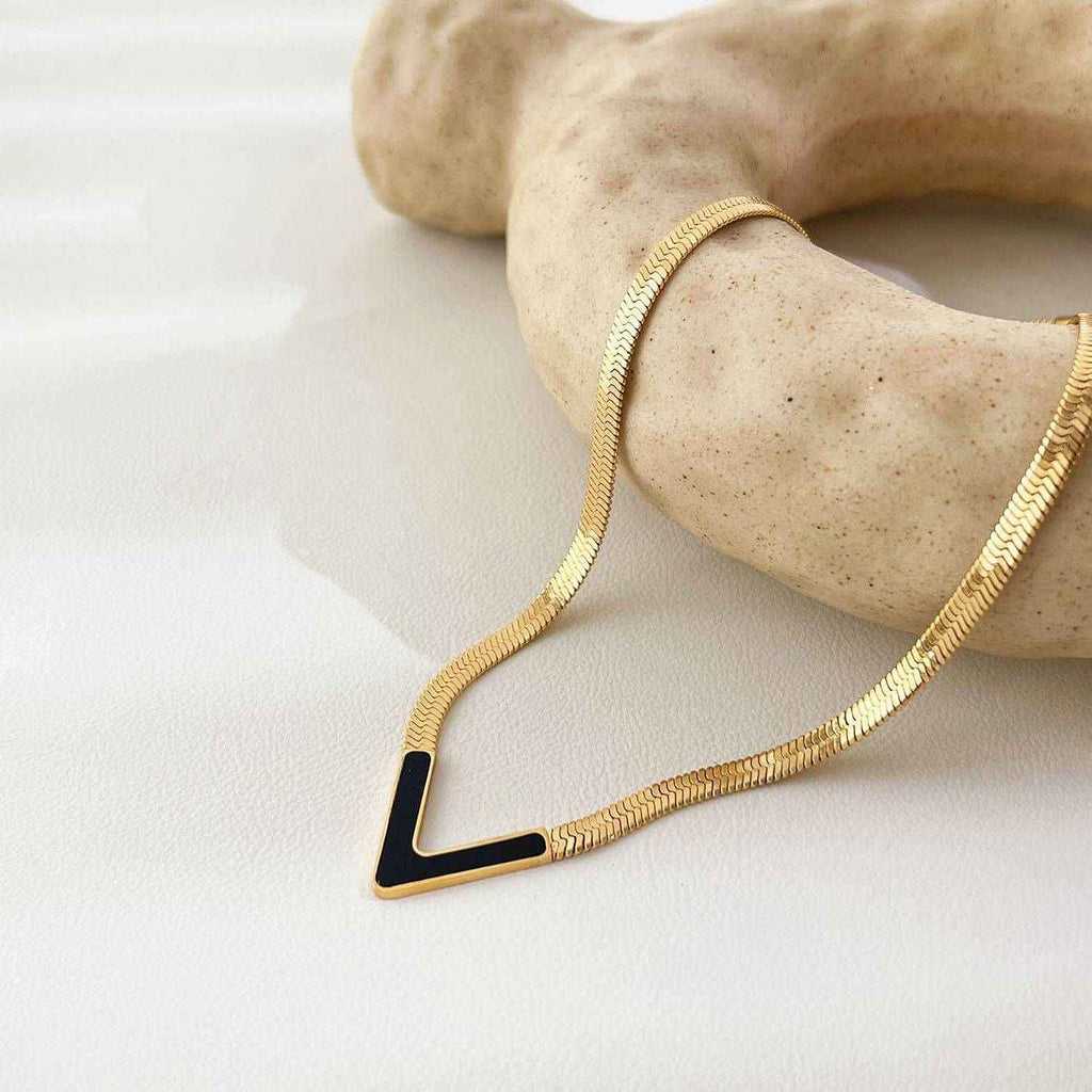 Stainless Steel V-shaped Women's Neck Necklace, Luxury And High-end V-neck Flat Collarbone Chain For Girls, Stainless Steel 18K Gold-plated Snake Bone Chain, Suitable For Jewelry Gifts