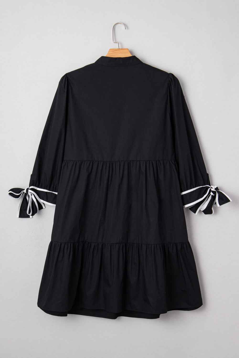 Black Contrast Trim Knot Cuffs Plus Size V Neck Mini Dress