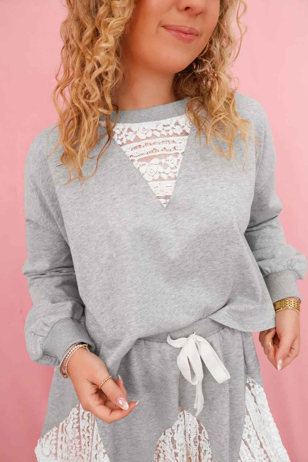 Light Grey Lace Patchwork Drop Shoulder Pullover Drawstring Skort 2pcs Outfit