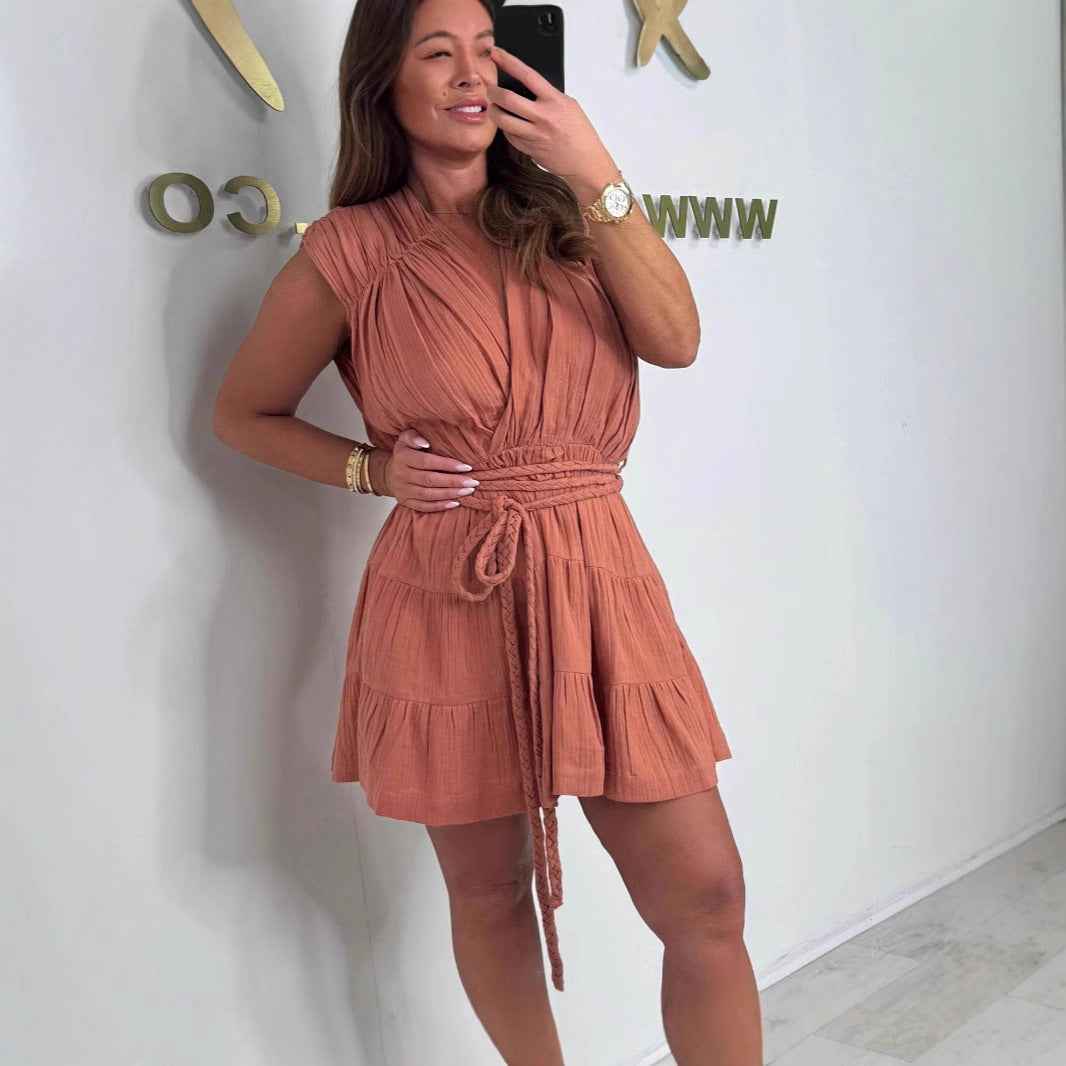 Elegant Solid Color Stringy Selvedge Waist Crew Neck Sleeveless Dress