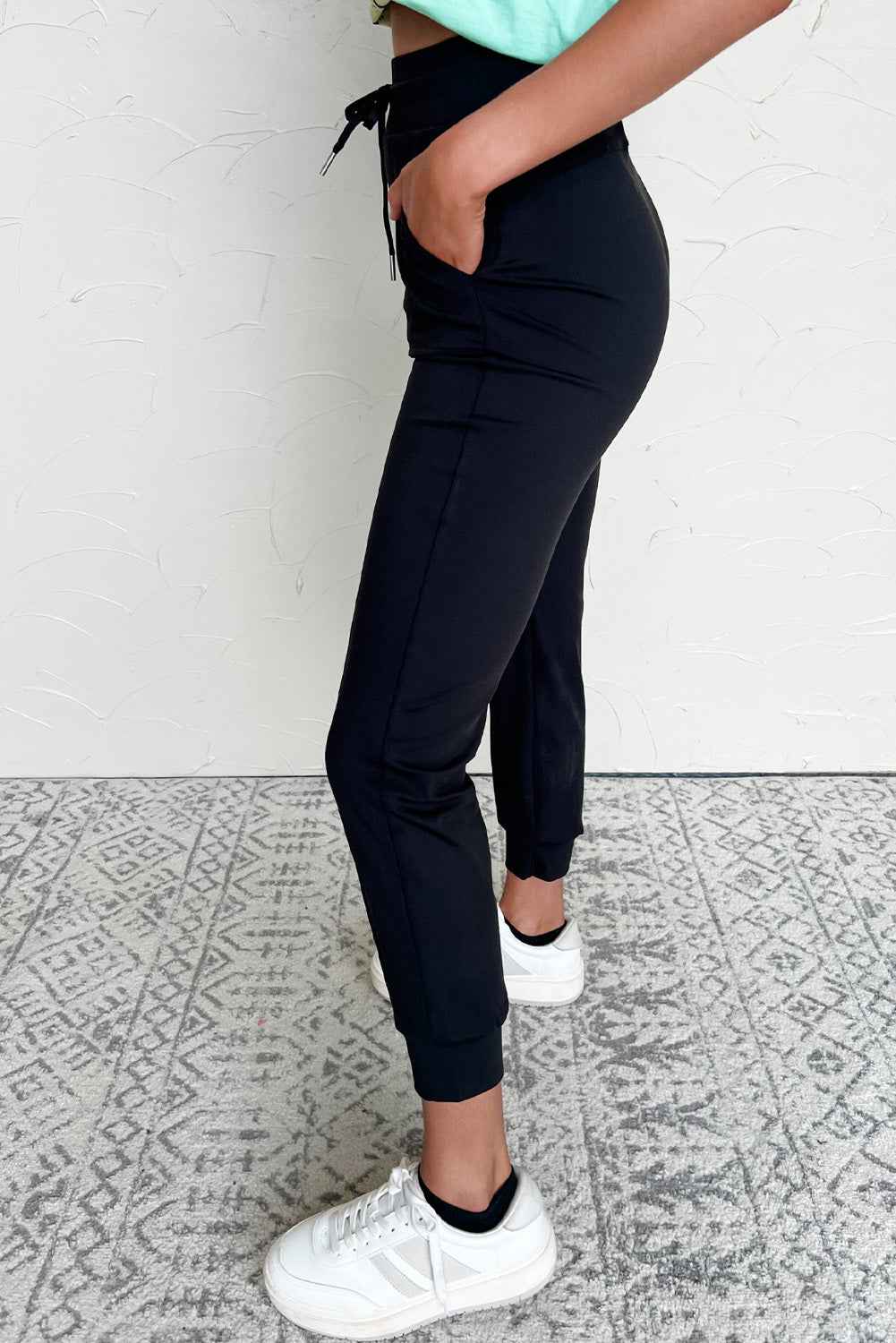 Black Exposed Seam Detail Skinny Drawstring Jogger Pants