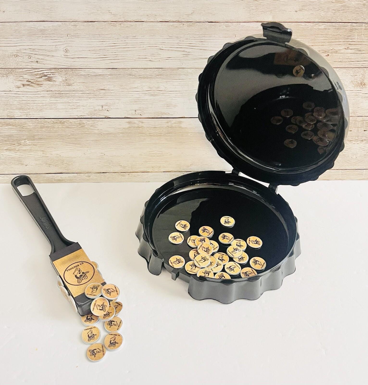Fichero La Buchona Para Monedas/Fichas Con Pala Magnetica Y 50 Fichas by Chica Mexico