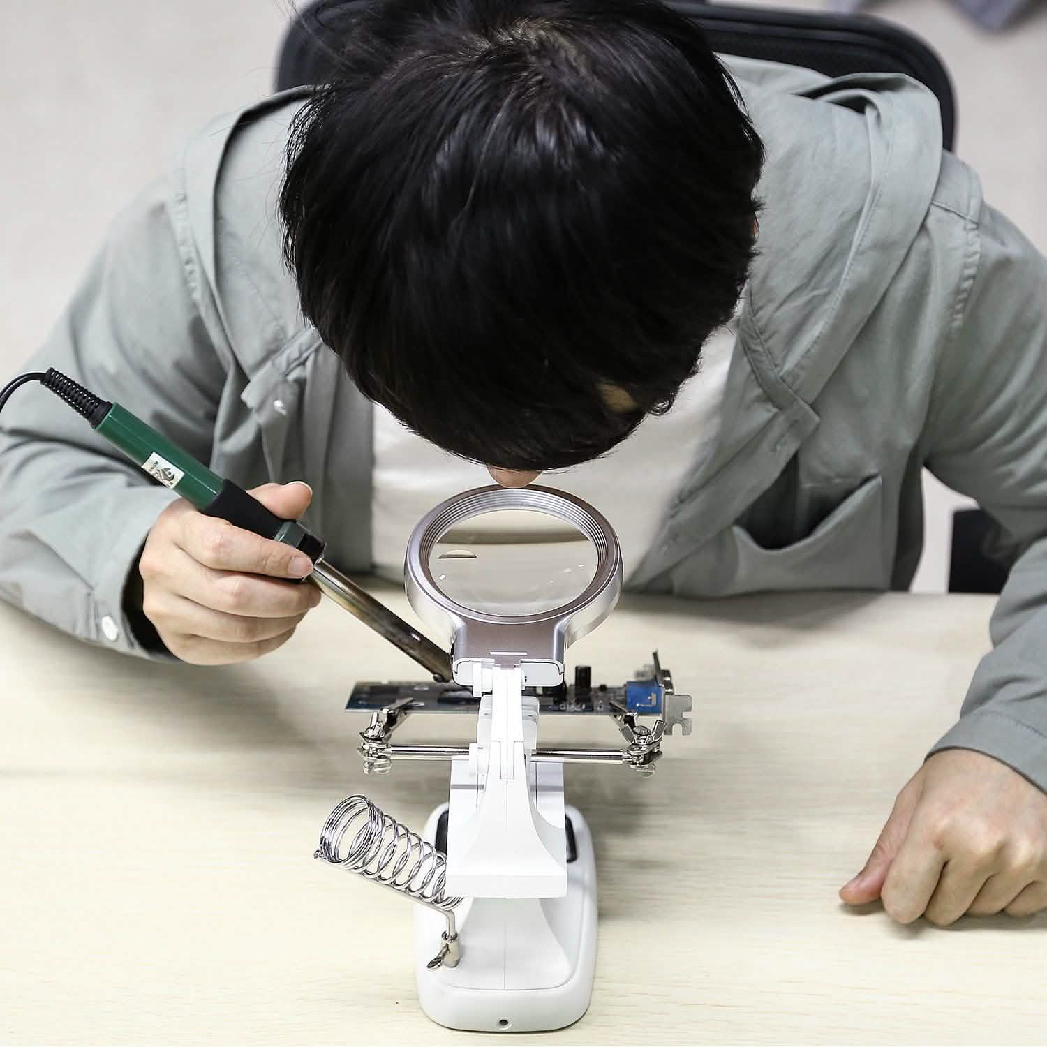 LED Lights Helping Hands Magnifying Glass by DailySale