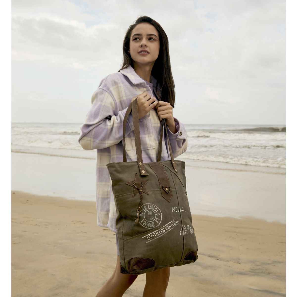 Time'S Wheel Tote Bag
